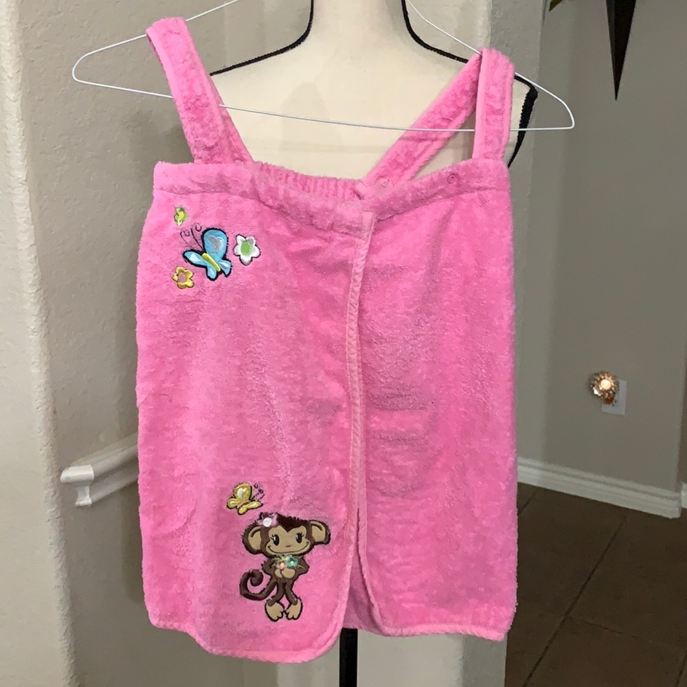 Cute Pampered Princess pink bath towel wrap/robe with shoulder straps for girls - Picture 5 of 15
